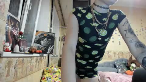 Snapshot of mandyshine chatting on 11-18-25, 05:06 Mandy online show from 11-18-25, 05:06