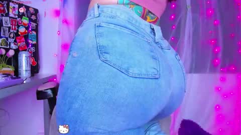 Snapshot of mangoshake_ chatting on 05-19-26, 04:19 Manguito online show from 05-19-26, 04:19