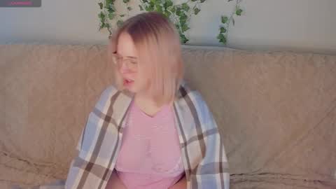 Snapshot of manic_pixie_ chatting on 09-28-25, 02:00 manic_pixie_ online show from 09-28-25, 02:00