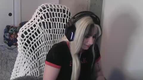 manicpixieslutt online show from 11-23-25, 12:43