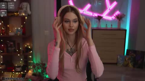 Amelie online show from 11-21-25, 01:59