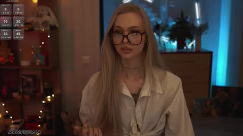 Snapshot of manifreyja chatting on 02-04-26, 02:06 Amelie online show from 02-04-26, 02:06