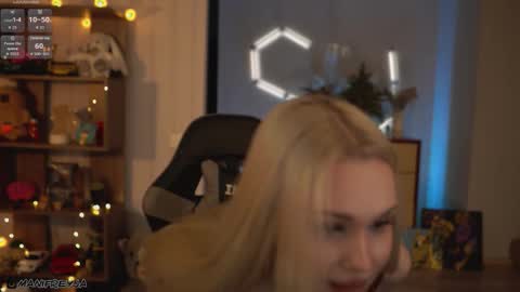 Snapshot of manifreyja chatting on 02-11-26, 09:42 Amelie online show from 02-11-26, 09:42