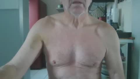 Snapshot of manngrossbite chatting on 01-06-25, 09:08 manngrossbite online show from 01-06-25, 09:08