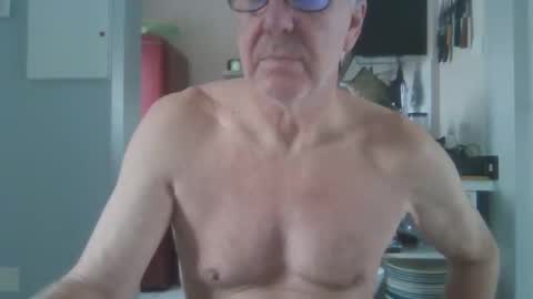 Snapshot of manngrossbite chatting on 03-12-25, 09:12 manngrossbite online show from 03-12-25, 09:12