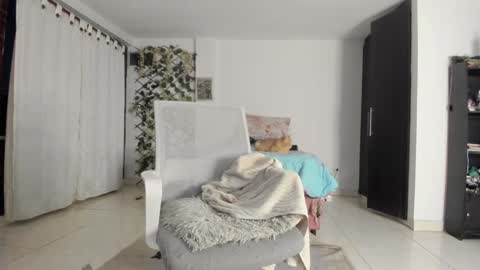 Snapshot of mantis_wine chatting on 01-03-25, 02:32 MARY online show from 01-03-25, 02:32