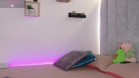 Snapshot of manu_montoya_ chatting on 05-02-26, 04:12 Manu online show from 05-02-26, 04:12