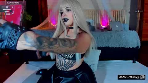 Snapshot of manu_nyx chatting on 11-26-25, 02:56 manu velezz Help me to get to 100 thumbs ups Tip 25tks Rate me online show from 11-26-25, 02:56