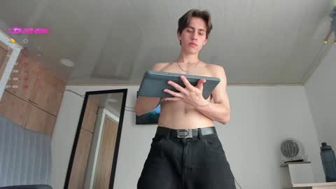 Snapshot of manucute_23_ chatting on 12-13-24, 05:21 manucute 23 online show from 12-13-24, 05:21