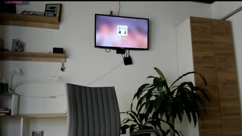 Snapshot of manucute_23_ chatting on 06-16-26, 09:17 manucute 23 online show from 06-16-26, 09:17