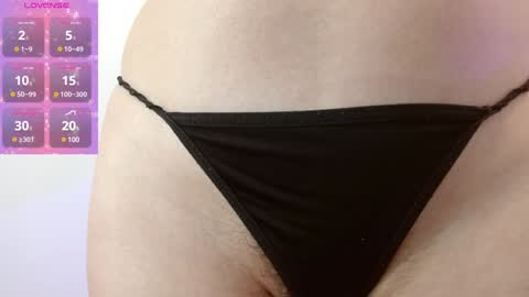 Snapshot of manue_bela chatting on 02-01-25, 11:10 Angela online show from 02-01-25, 11:10