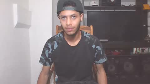 Snapshot of manuel444rl chatting on 03-01-25, 06:43 Manuel RL online show from 03-01-25, 06:43