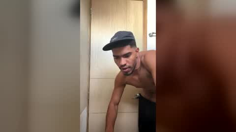Snapshot of manuel__brown chatting on 06-17-26, 12:40 Manuel online show from 06-17-26, 12:40