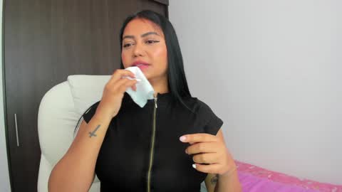 Snapshot of manuela_anderson chatting on 01-05-25, 07:49 MANUELA online show from 01-05-25, 07:49