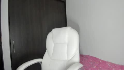 Snapshot of manuela_anderson chatting on 01-25-25, 11:34 MANUELA online show from 01-25-25, 11:34