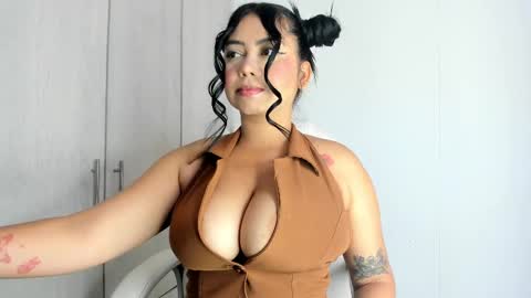 Snapshot of manuela_anderson chatting on 10-04-25, 03:32 MANUELA online show from 10-04-25, 03:32
