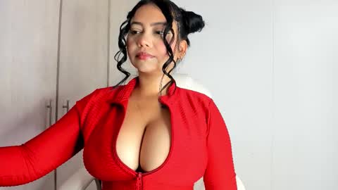 Snapshot of manuela_anderson chatting on 10-14-25, 03:02 MANUELA online show from 10-14-25, 03:02