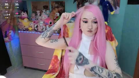 Snapshot of manuela_unicorn chatting on 12-04-25, 08:17 Manuela online show from 12-04-25, 08:17