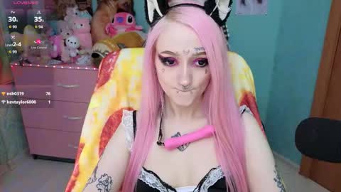 Snapshot of manuela_unicorn chatting on 12-14-25, 08:02 Manuela online show from 12-14-25, 08:02