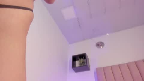 Snapshot of manuela_zapata chatting on 09-10-25, 04:01 manu 3 online show from 09-10-25, 04:01