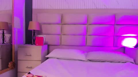 Snapshot of manuelaevans_ chatting on 02-27-26, 08:42 Manuela online show from 02-27-26, 08:42