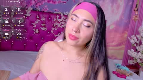 Snapshot of manuelaveelez chatting on 01-07-26, 05:21 Manuela online show from 01-07-26, 05:21