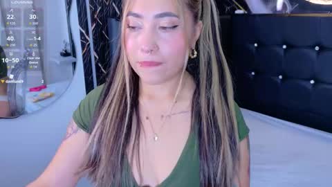 Snapshot of manuelaveelez chatting on 02-05-26, 03:44 Manuela online show from 02-05-26, 03:44