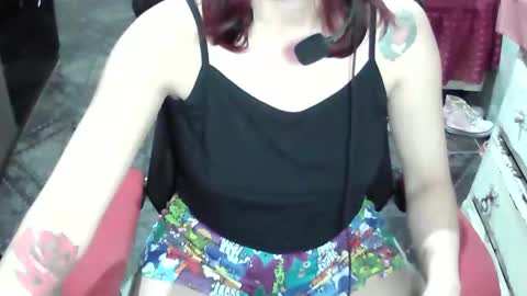 Snapshot of manuescarlate13 chatting on 10-27-25, 02:04 Manu Escarlate online show from 10-27-25, 02:04