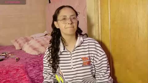 Snapshot of manumeow_ chatting on 06-17-26, 01:08 Manu online show from 06-17-26, 01:08