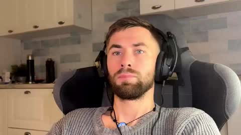 Manussa and Edward online show from 11-13-25, 03:49