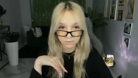Snapshot of maoqibeverly chatting on 05-03-26, 05:24 Maoqi online show from 05-03-26, 05:24