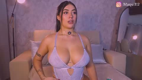 Snapshot of maquiii chatting on 07-10-26, 12:37 Maquii online show from 07-10-26, 12:37