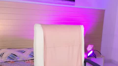 Hi im Mara  online show from 04-18-26, 07:58