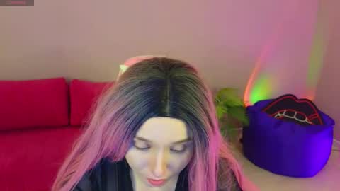 Snapshot of maralee_e chatting on 12-15-25, 07:01 MaraLee e online show from 12-15-25, 07:01