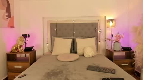 Mara online show from 04-21-26, 03:46