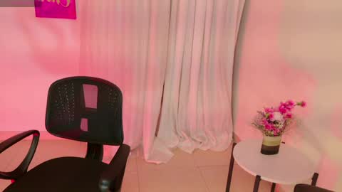 Snapshot of maravelvett chatting on 05-13-26, 07:00 Mara online show from 05-13-26, 07:00