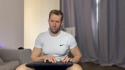 Snapshot of marc105100 chatting on 04-24-26, 08:50 alex marvelxx online show from 04-24-26, 08:50