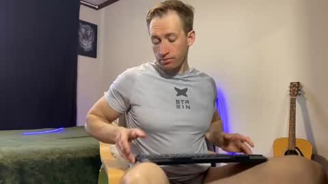 Snapshot of marc105100 chatting on 04-28-26, 07:46 alex marvelxx online show from 04-28-26, 07:46