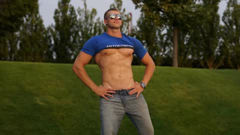 Snapshot of marc105100 chatting on 05-05-26, 04:42 alex marvelxx online show from 05-05-26, 04:42