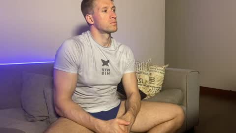 Snapshot of marc105100 chatting on 05-12-26, 08:39 alex marvelxx online show from 05-12-26, 08:39