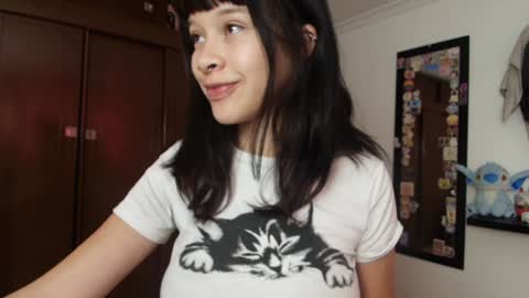 Snapshot of marceline_0 chatting on 01-03-25, 03:01 Marceline  online show from 01-03-25, 03:01