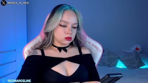 Snapshot of marceline_red chatting on 01-25-25, 04:03 Lady Marceline online show from 01-25-25, 04:03