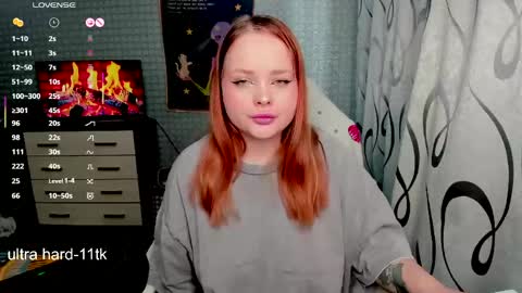 Snapshot of marcelinepeach chatting on 04-25-26, 11:02 Sara online show from 04-25-26, 11:02