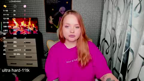 Snapshot of marcelinepeach chatting on 05-29-26, 11:14 Sara online show from 05-29-26, 11:14