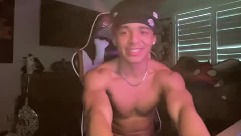Snapshot of marcellorey chatting on 07-15-26, 01:33 poyzennus online show from 07-15-26, 01:33