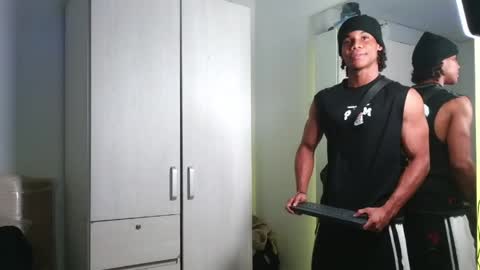 Snapshot of marcelo_dosantos77 chatting on 04-25-26, 11:13 MARCELO online show from 04-25-26, 11:13