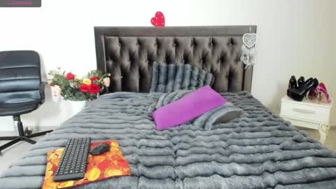 Snapshot of marciacolins chatting on 11-30-25, 06:12 Marcia online show from 11-30-25, 06:12