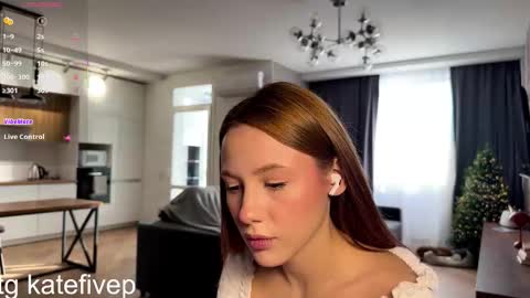 Snapshot of marciedougall chatting on 01-10-26, 08:49 Kate online show from 01-10-26, 08:49