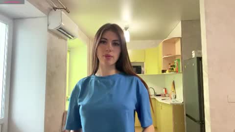 Snapshot of marcielongsdorf chatting on 06-21-26, 11:02 Mari online show from 06-21-26, 11:02