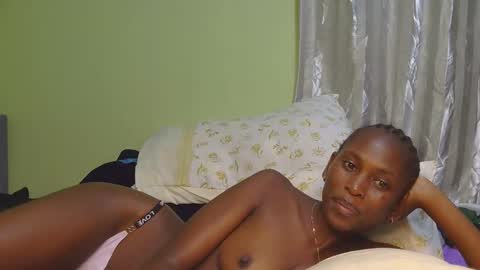 marclyne_cy online show from 10-11-25, 08:24